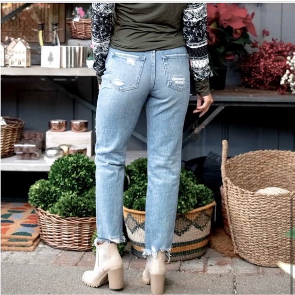 Vervet by Flying Monkey- RENDITION EMMA DISTRESSED MOM JEAN. - Picture 4 of 9